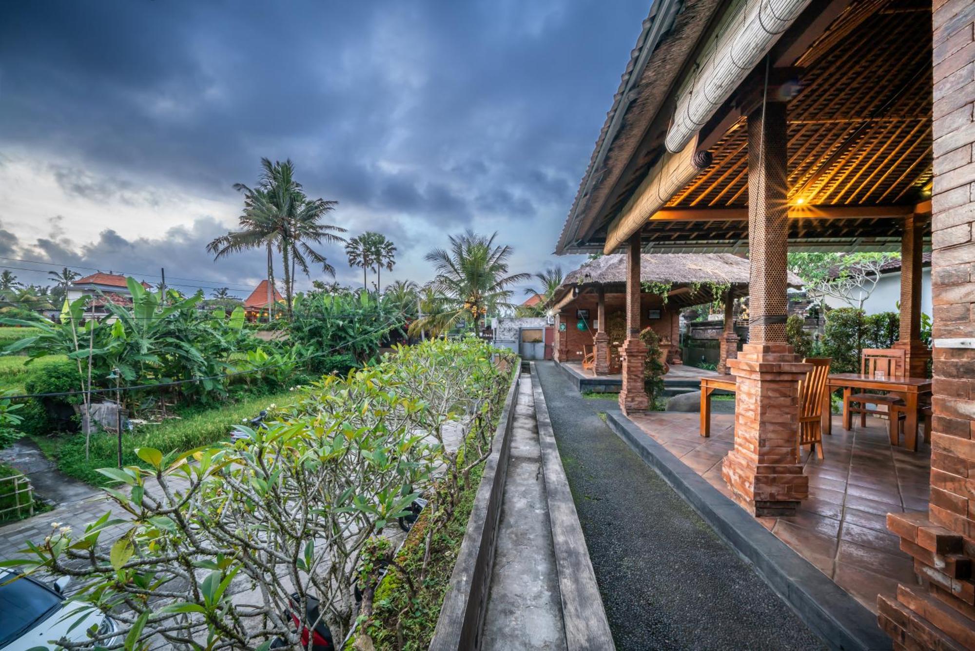 Umah Dangin Guest House Ubud  Bagian luar foto