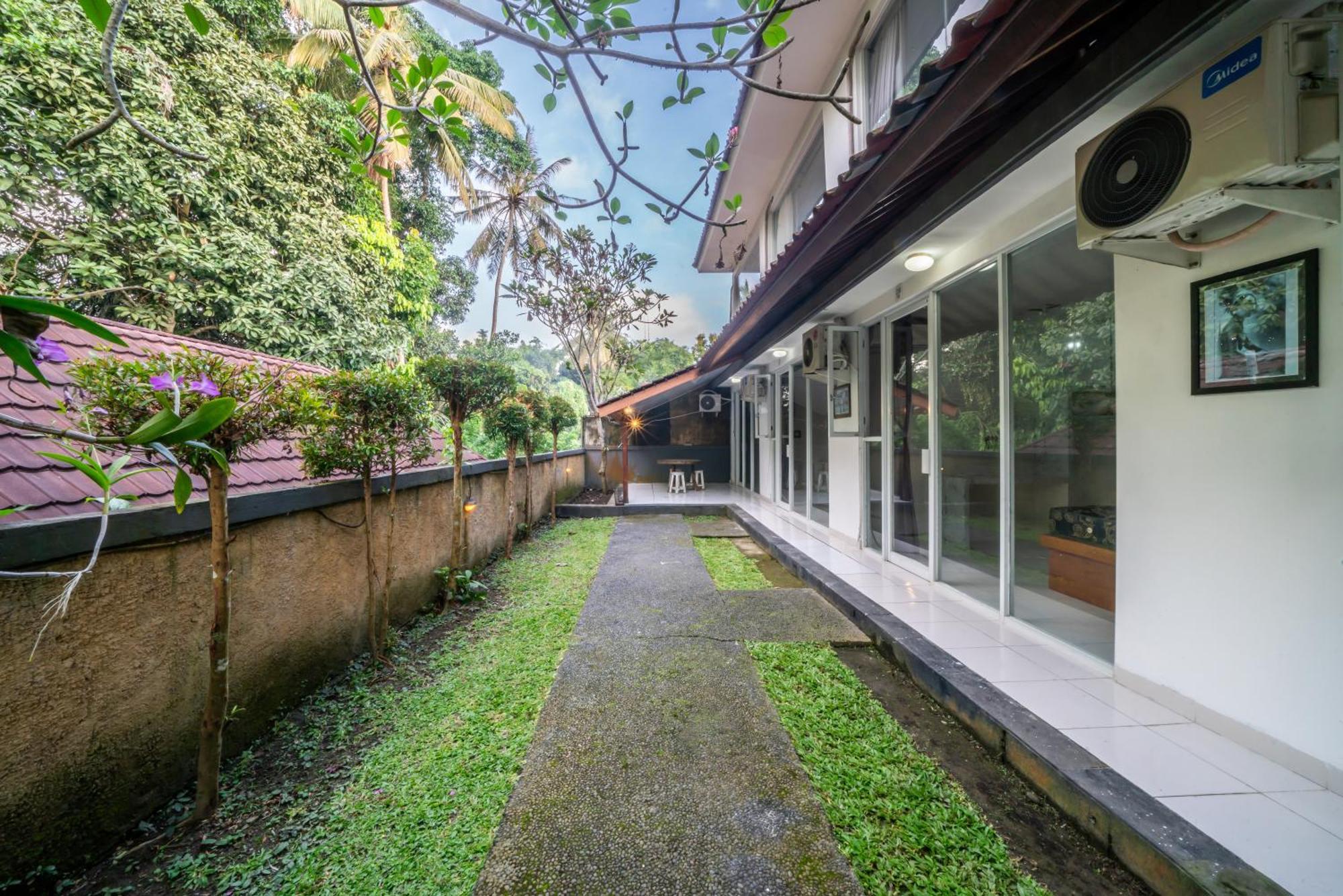 Umah Dangin Guest House Ubud  Bagian luar foto