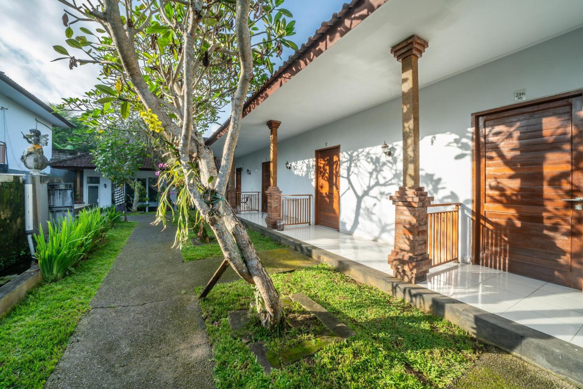 Umah Dangin Guest House Ubud  Bagian luar foto
